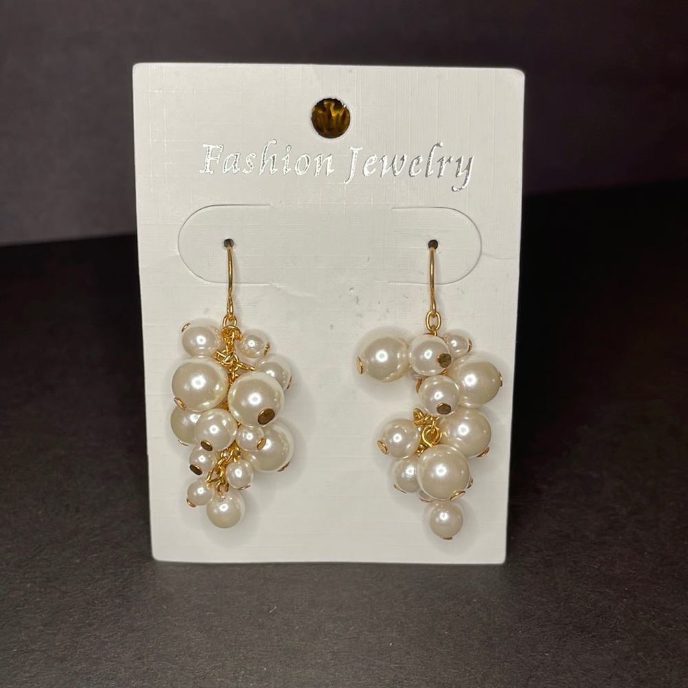*3 for $15* Pearl Cluster Earring